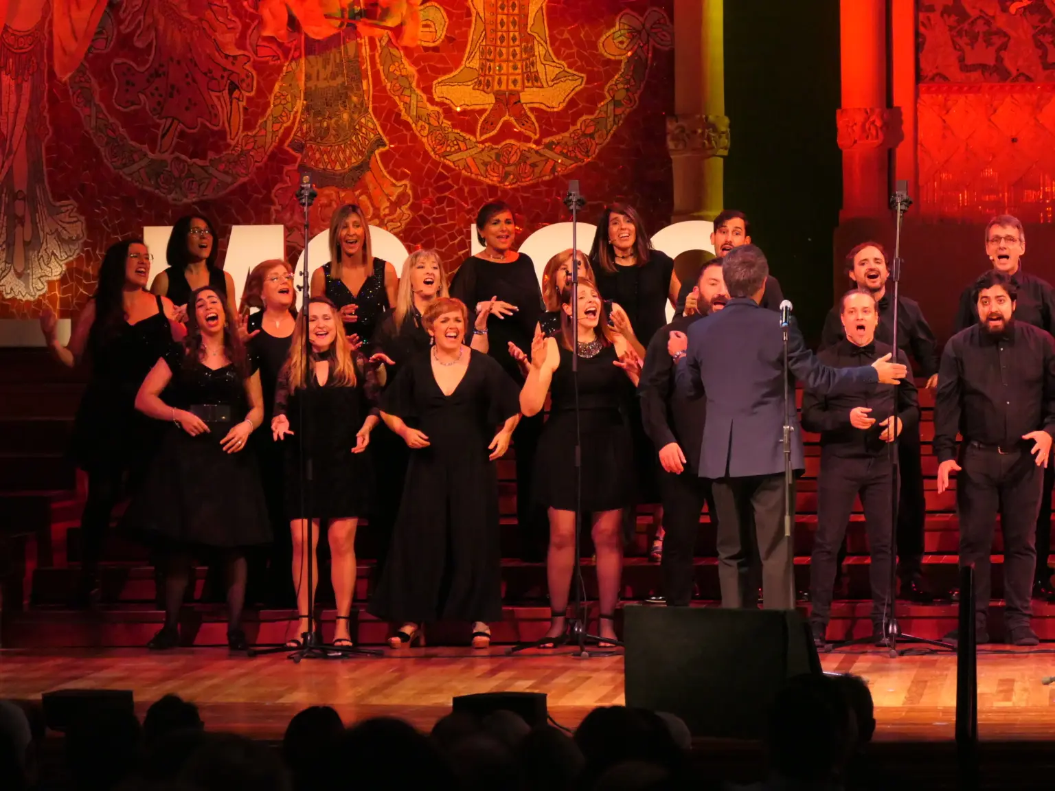 Gospel Vallès cantant amb passió